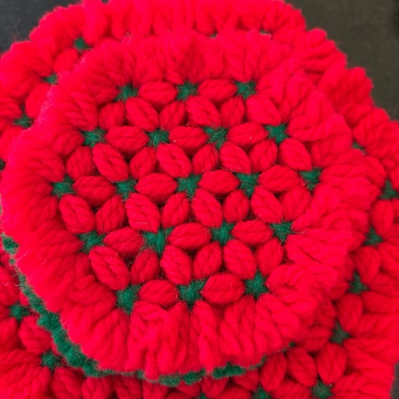 Handmade Vintage Red and Green Hexagon Crochet Trivet Coaster set of 4 Like New - Picture 2 of 8